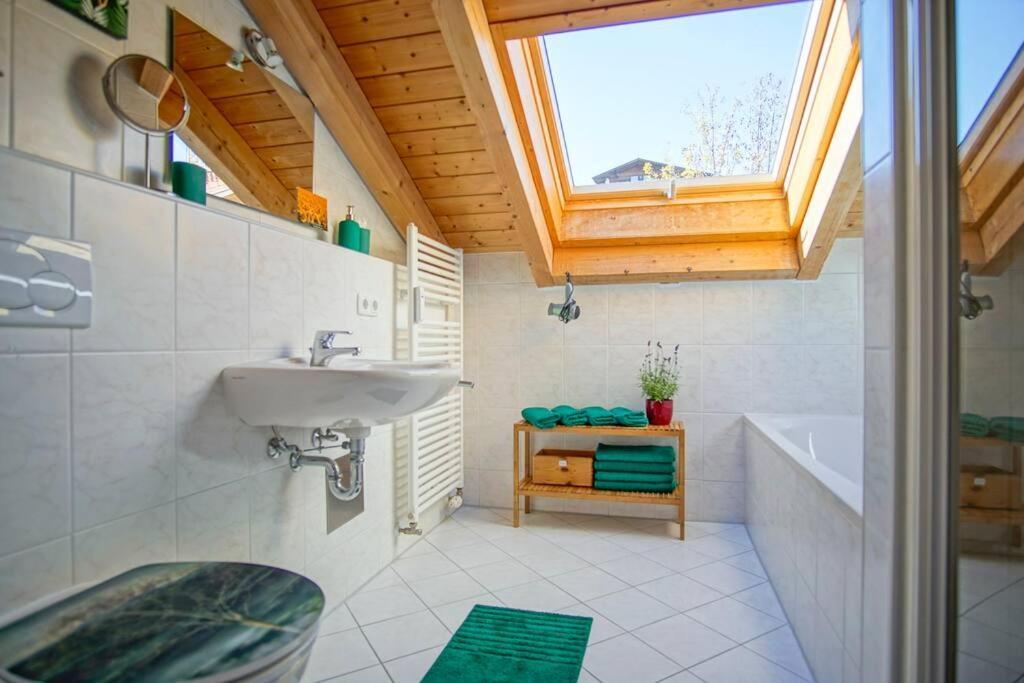 Luxury Living Near Weissensee +Balcony +Netflix Füssen Esterno foto