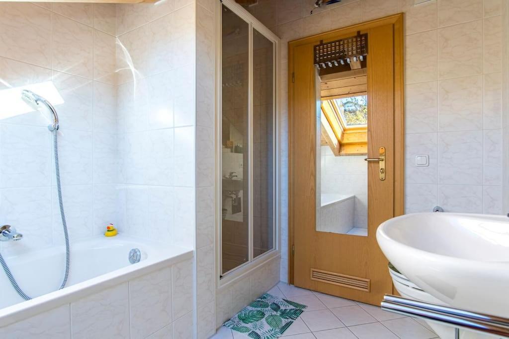 Luxury Living Near Weissensee +Balcony +Netflix Füssen Esterno foto
