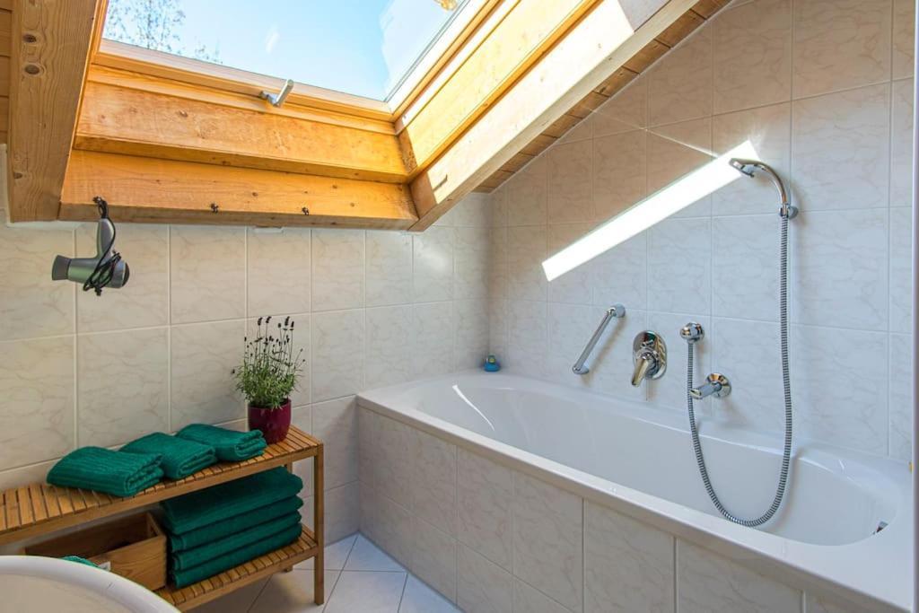 Luxury Living Near Weissensee +Balcony +Netflix Füssen Esterno foto